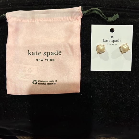 Kate Spade Pearl Gumdrop Studs / NWT - Picture 2 of 6